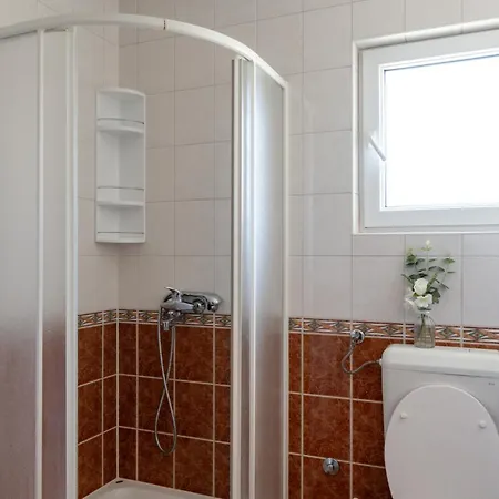 Kapovic Apartment Vir