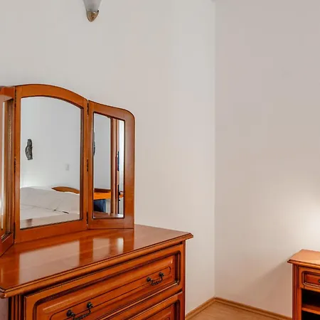 Kapovic Apartment Vir