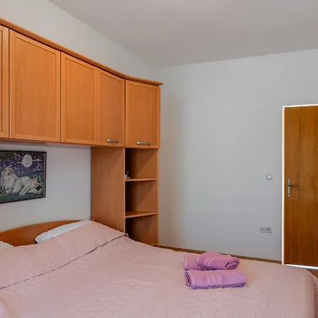 Kapovic Apartamento Vir